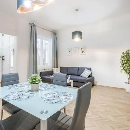 Dessy Downtown Apartment Budapest