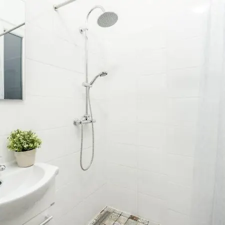 Dessy Downtown Apartment