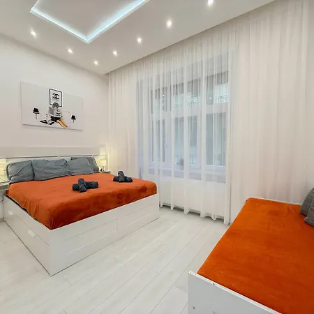 Izabellas Luxury Downtown Apartment Budapest