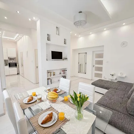 Izabellas Luxury Downtown Apartment *