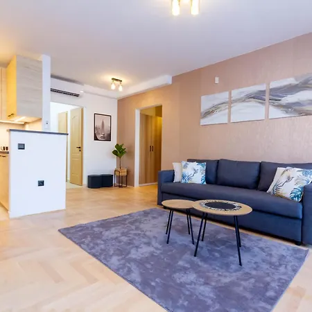 Gozsdu White Raven 105 - Free Parking, Terrace Apartment *