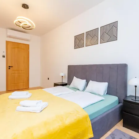 Gozsdu White Raven 105 - Free Parking, Terrace Apartment Budapest