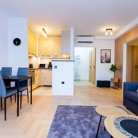 Apartment Gozsdu White Raven 105 - Free Parking, Terrace