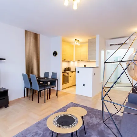 Apartment Gozsdu White Raven 105 - Free Parking, Terrace *