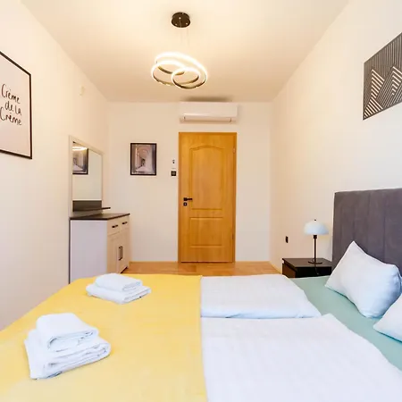 Gozsdu White Raven 105 - Free Parking, Terrace Apartment *