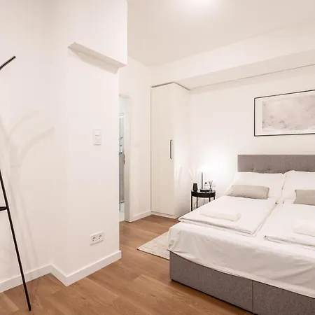 E23 - Grand Boulevard Design Loft - Location By Bqa Apartment Budapest