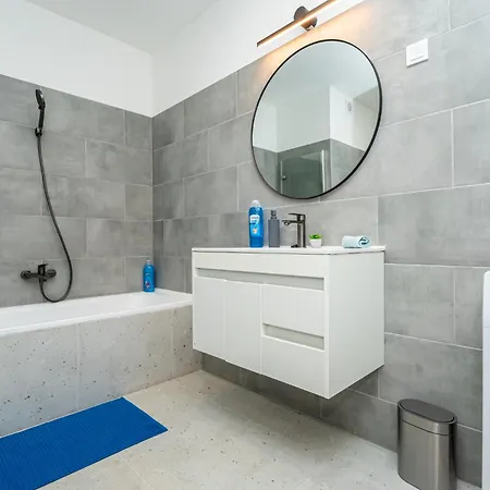 Luxy Hollo Gozsdu Court * Budapest