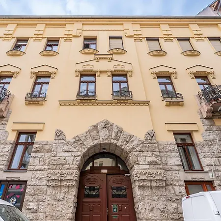 Luxy Hollo Gozsdu Court Apartment Budapest