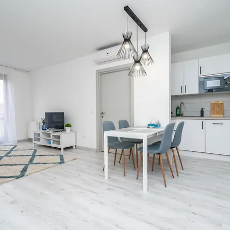 Luxy Hollo Gozsdu Court Budapest