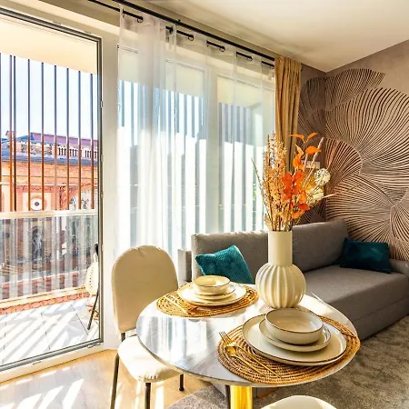 Modern Downtown With A Sunny Terrace Apartment *