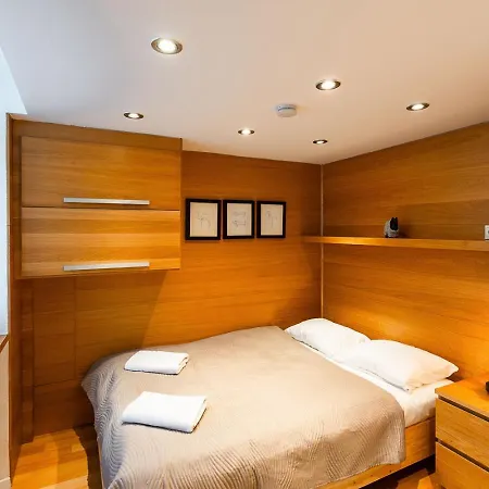 Riverside Two Bedroom Flat By The Chain Bridge * Budapest