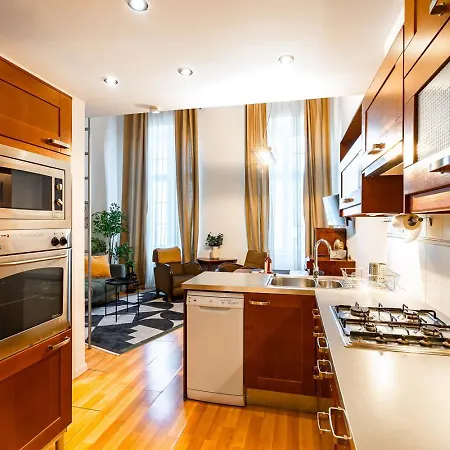 Riverside Two Bedroom Flat By The Chain Bridge * Budapešť