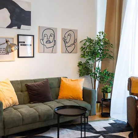 Riverside Two Bedroom Flat By The Chain Bridge Apartmán