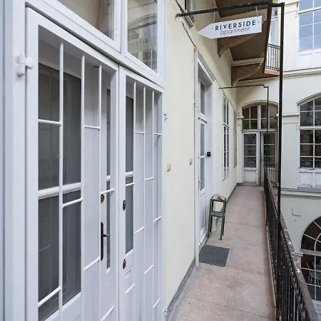 Riverside Two Bedroom Flat By The Chain Bridge * Budapest