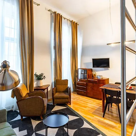 Riverside Two Bedroom Flat By The Chain Bridge * Budapest