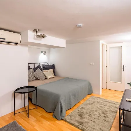 Riverside Two Bedroom Flat By The Chain Bridge Apartment Budapest