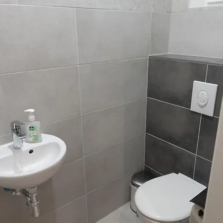 Downtown 2 Bedrooms Nearby Duna River Balcony-garage 10 Euro Per Day Apartment *
