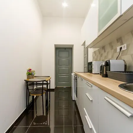 Galerie Vibes In Josika Street By Nw Apartment Budapest
