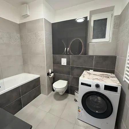Downtown 2 Bedrooms Nearby Duna River Balcony-garage 10 Euro Per Day