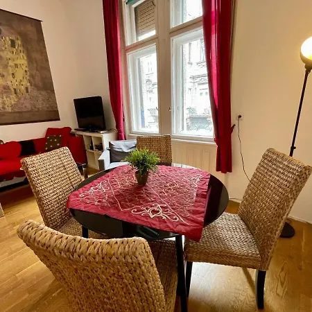 Iza Bella Classic Romantica Spacious 2br
