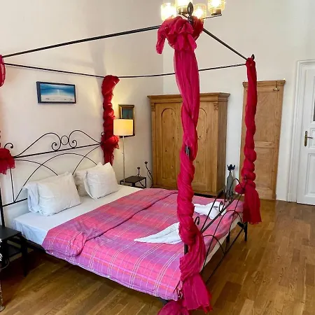 Iza Bella Classic Romantica Spacious 2br Budapest
