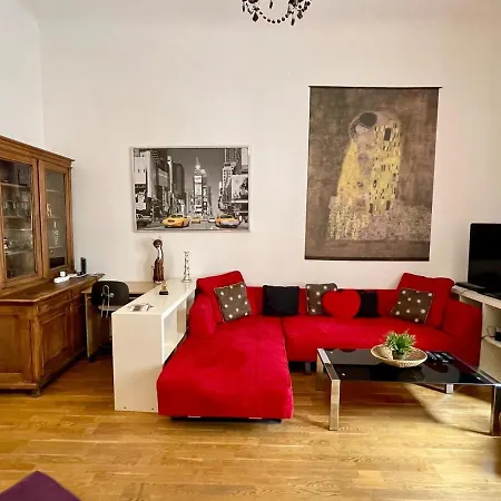 Iza Bella Classic Romantica Spacious 2br Budapest