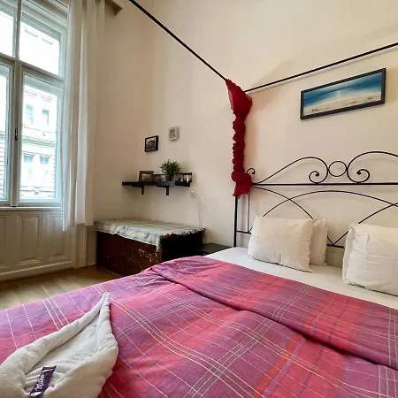 Iza Bella Classic Romantica Spacious 2br