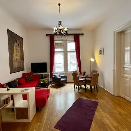 Iza Bella Classic Romantica Spacious 2br Apartment