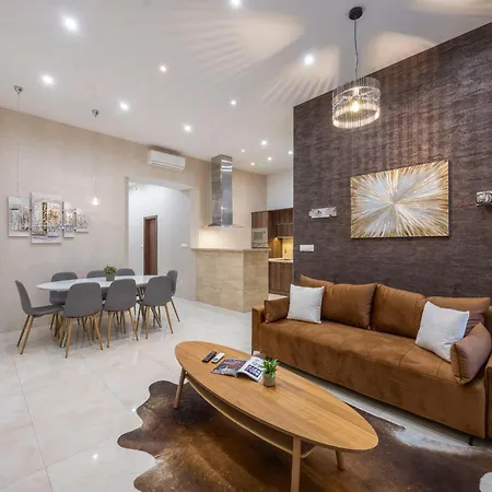 Luxe N' Charm Grand By Prestige Homes Apartment *