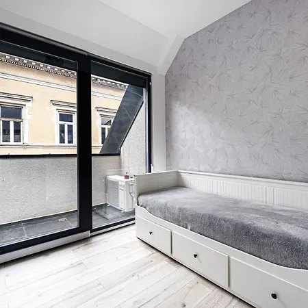 Dob Six * Budapest
