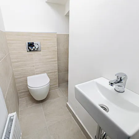 Apartment Dob Six *