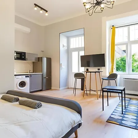 Apartment A27 Bp Modern Boutique Apartments, Location By Bqa *