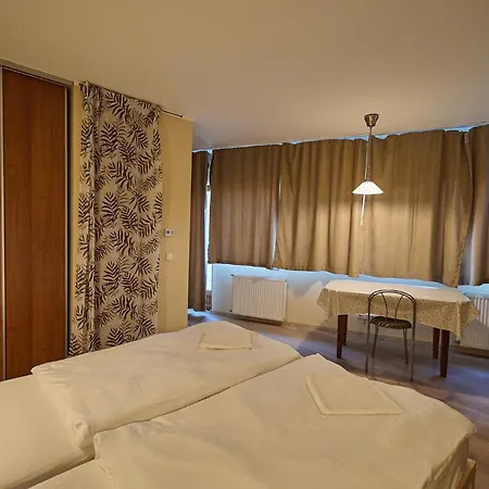 Carolina * Budapest