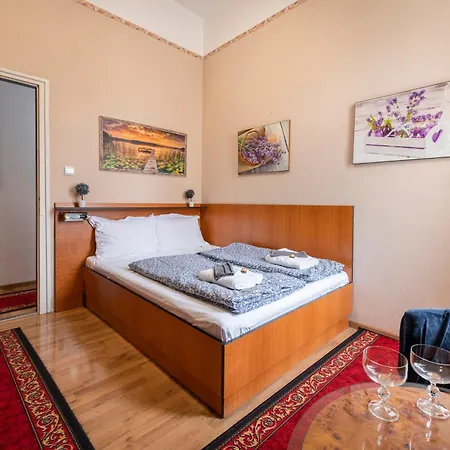 Kristal Gellert Hill Budapeşte