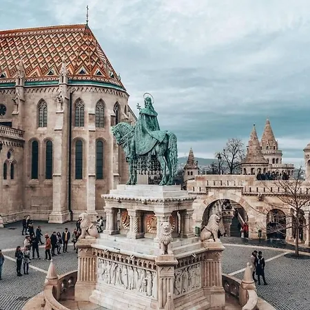 Apartment Walk To Opera House - 3br Live In Designer Budapest