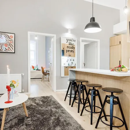 Walk To Opera House - 3br Live In Designer Apartment *