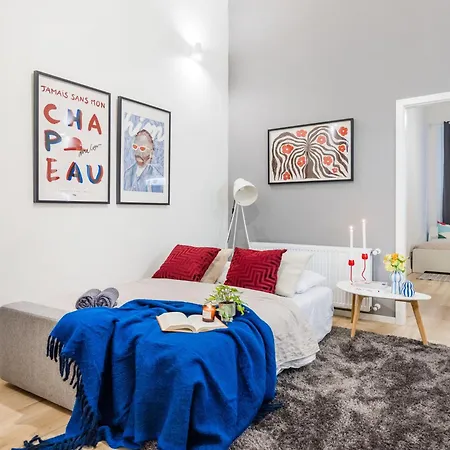 Walk To Opera House - 3br Live In Designer Budapest