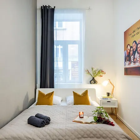 Walk To Opera House - 3br Live In Designer * Budapest