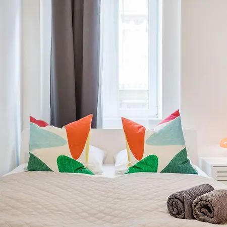 Walk To Opera House - 3br Live In Designer Apartment