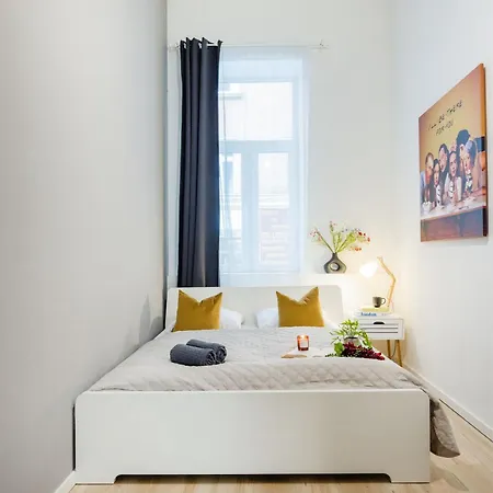 Apartment Walk To Opera House - 3br Live In Designer *