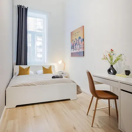 Walk To Opera House - 3br Live In Designer Apartment Budapest