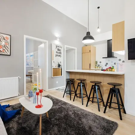 Walk To Opera House - 3br Live In Designer Budapest