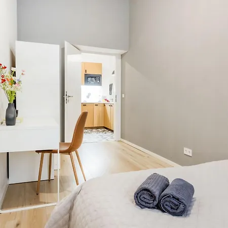 Walk To Opera House - 3br Live In Designer * Budapest