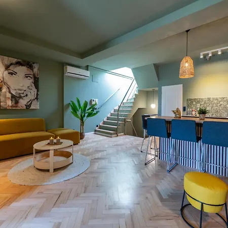 Sky Penthouse Apartment *
