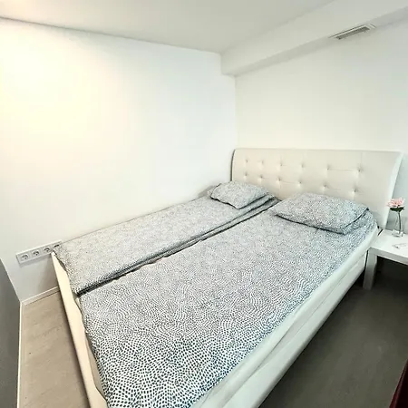 Apartment Nyugati 4 With 3 Bedrooms In The Center *