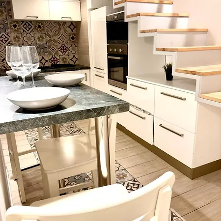Apartment Nyugati 4 With 3 Bedrooms In The Center