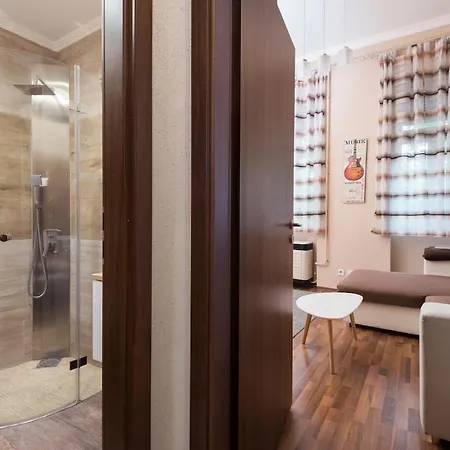 Cozy At Puskas Stadium Apartment *