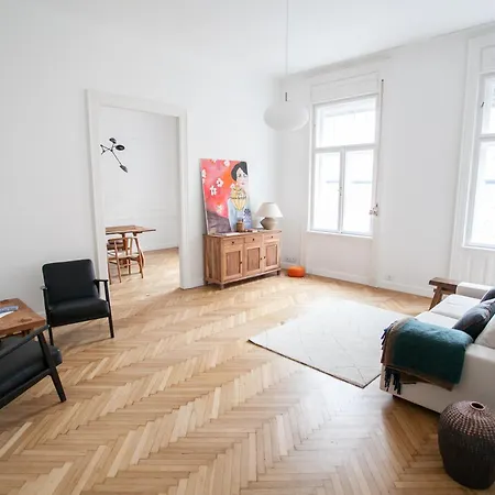Luxury Style Next To The Market Hall Apartment