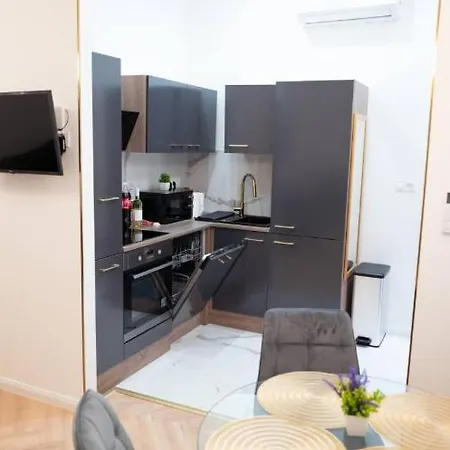 Gold'n Marble Apartment *