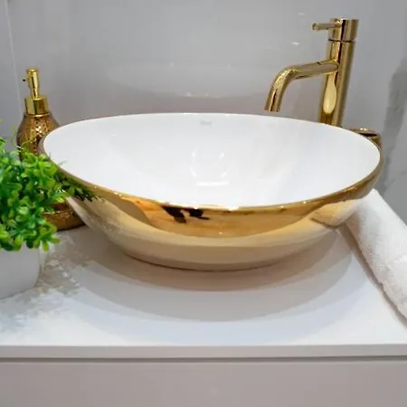 Gold'n Marble Apartment *